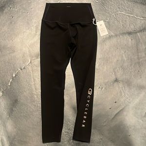 NWT - CycleBar Tavi High waisted 7/8 tight. Ebony & Rose Gold. Size Large